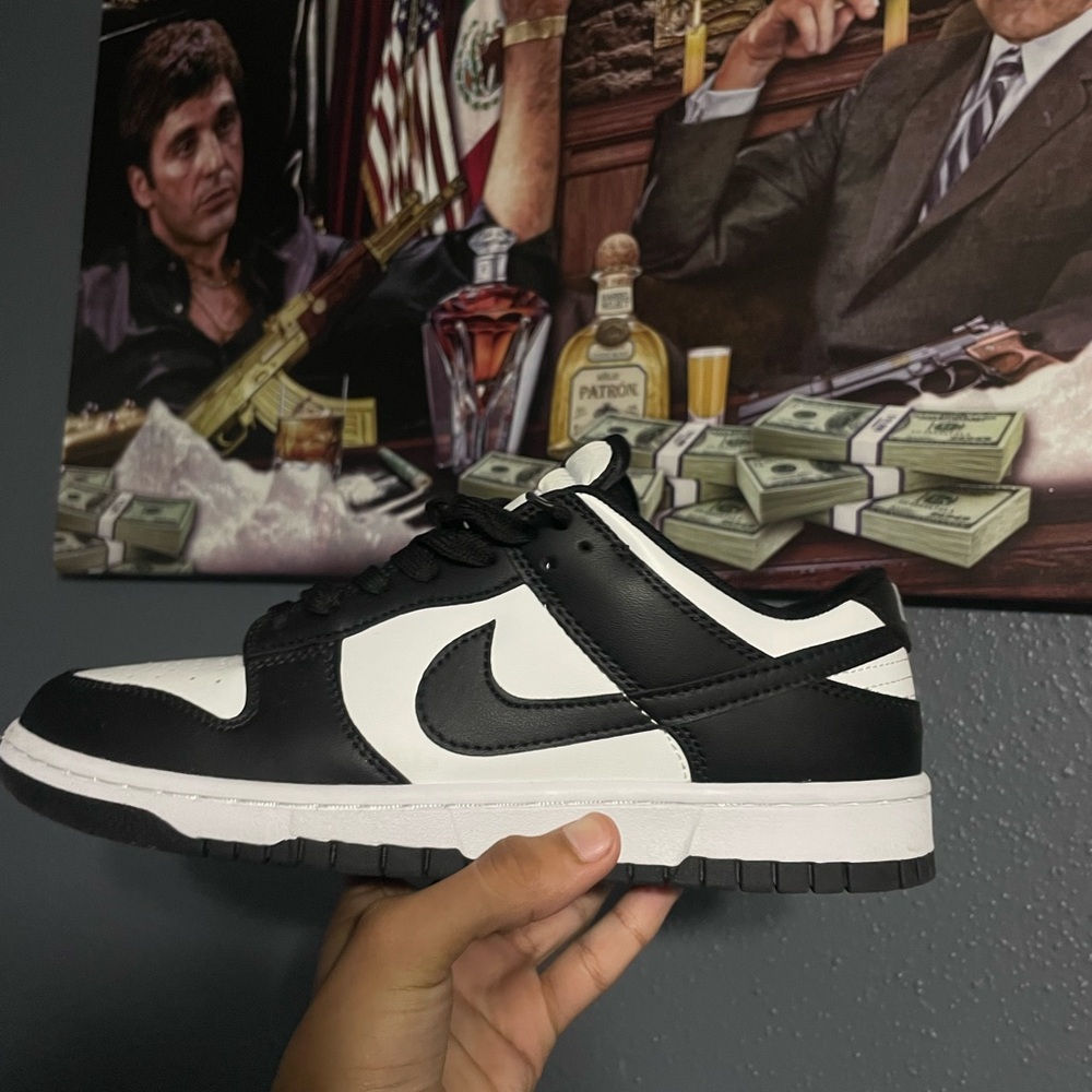 Nike Men's Black and White Sneakers